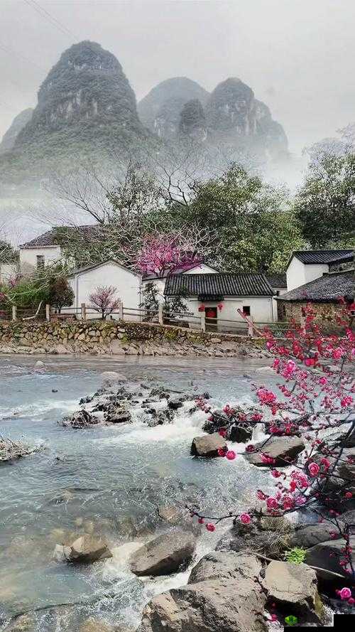 桃花洞口：溪水潺潺，如诗如画